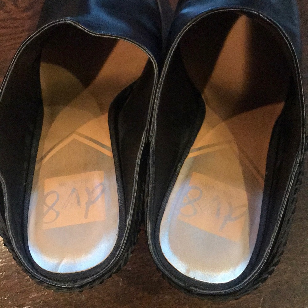 Black mules! Beautiful and trendy👌🏻a must have - Picture 5 of 5